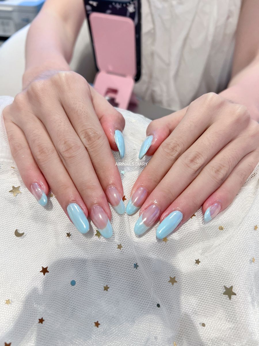 AIRINAILS DIARY - Milky White-Blue Glazed Glam Chrome Overlay